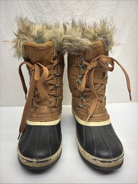 Winter boots women’s SZ 7 M, box 85